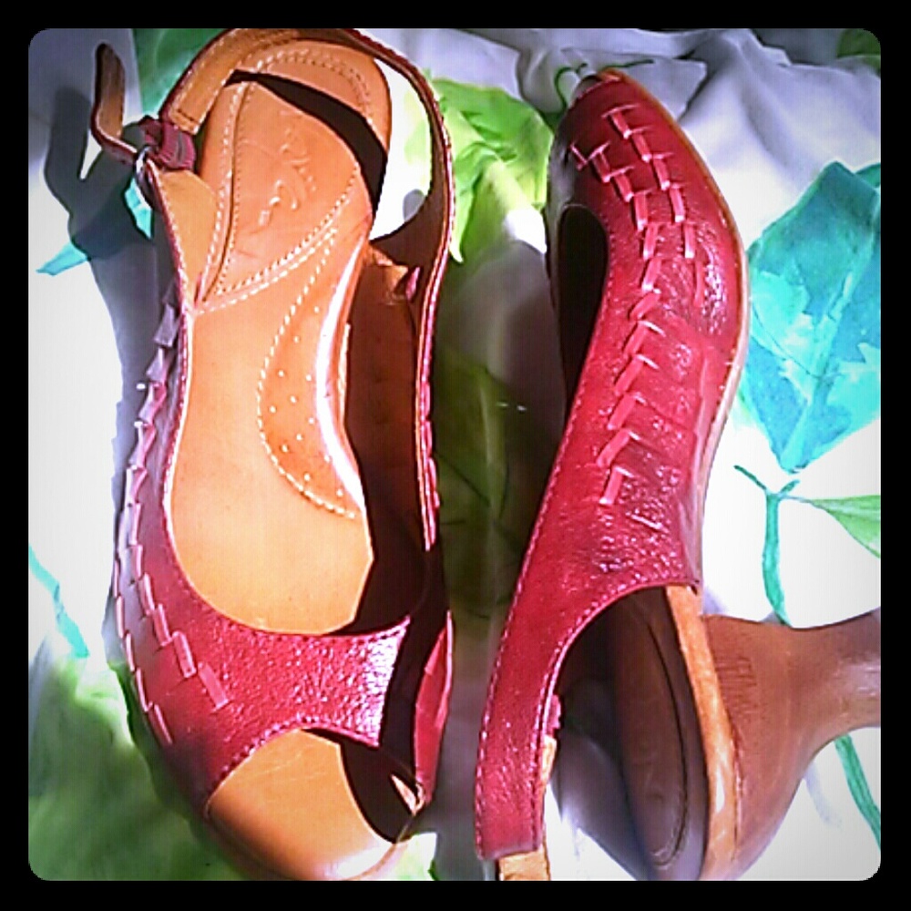 Naya leather with bamboo heel.